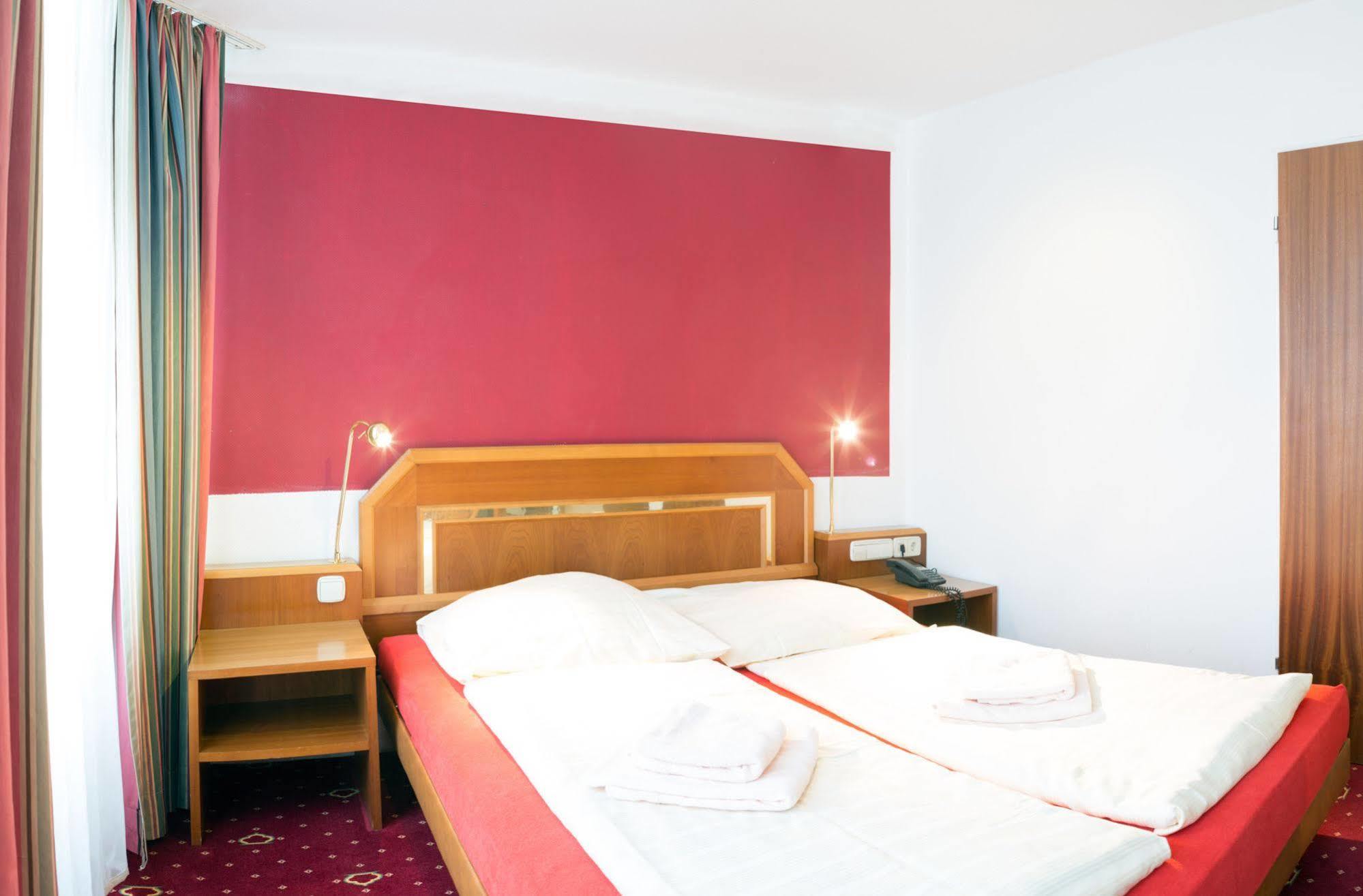 Wali'S Hotel Bielefeld Eksteriør bilde